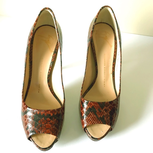 🛍PRICE⬇️ EUC Giuseppe Zanotti Pumps - Picture 5 of 8